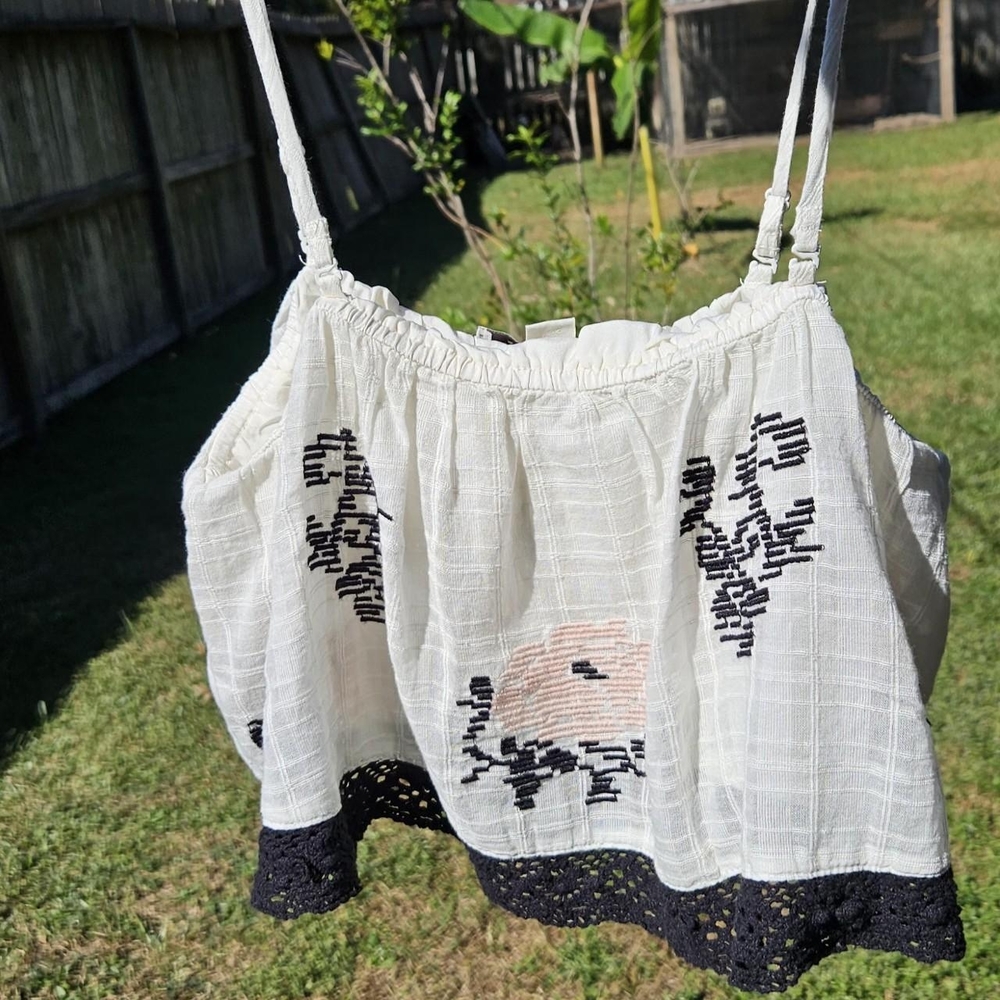 American Eagle Outfitters White and Black Crop Top